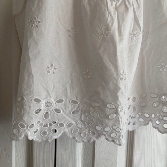 Old Navy White Eyelet Tank - Picture 4 of 7